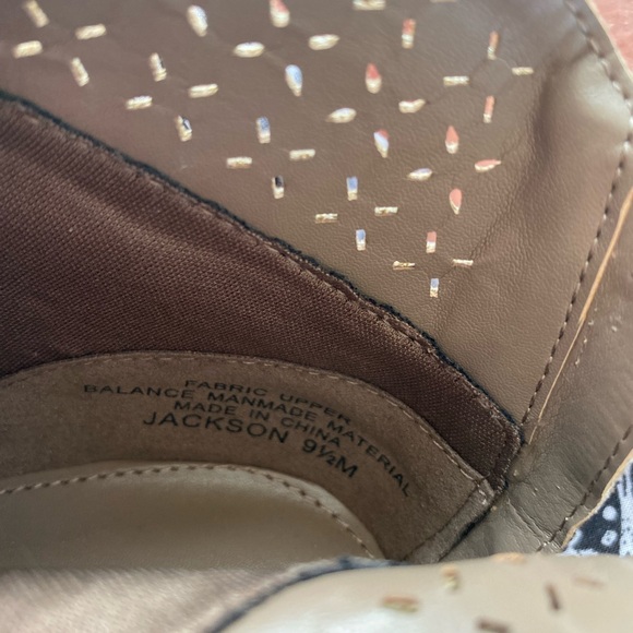 Violet&Red Women's Tan Ankle Boots /New without tags - Picture 9 of 9